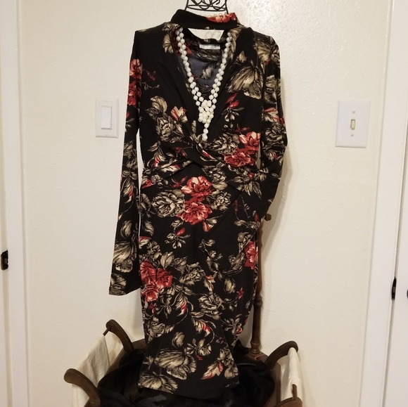 Black & Red Rose choker dress - Picture 3 of 7